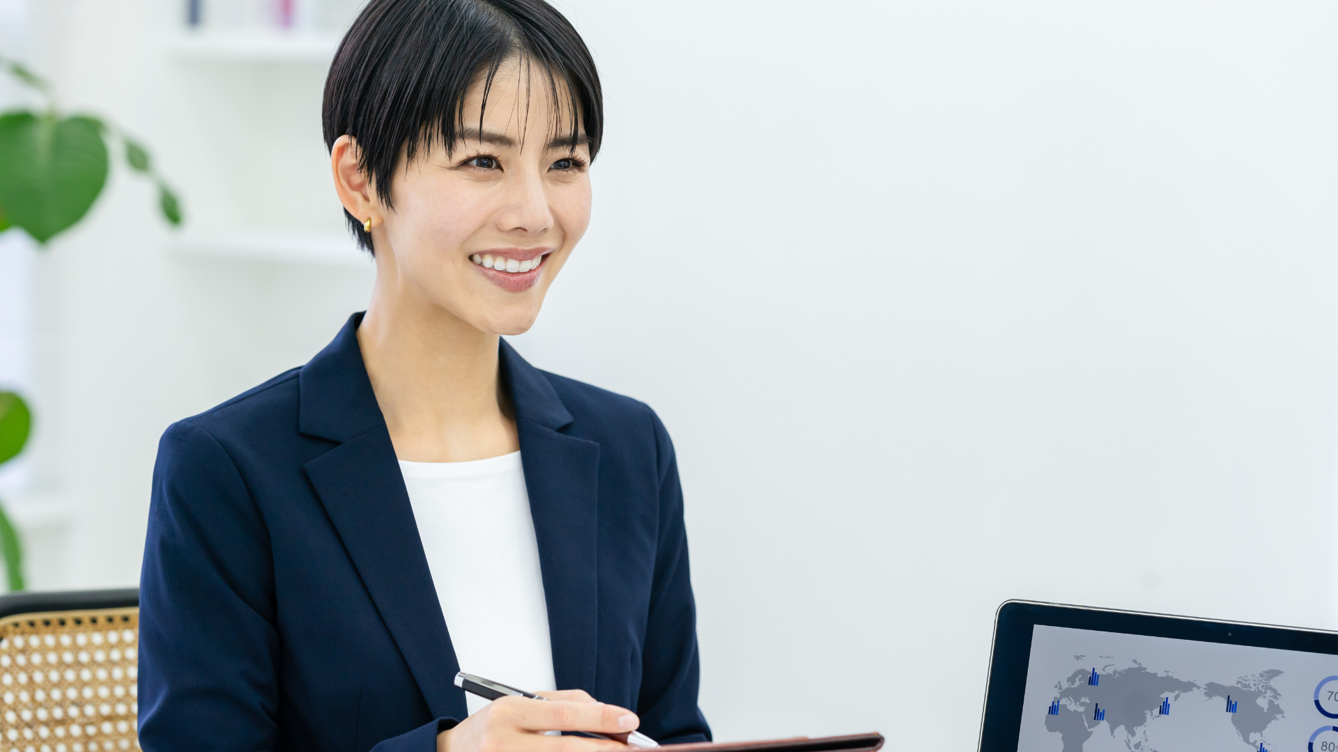 現場と事務所をつなぐIT環境を検討するイメージ